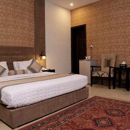 Shelton Hotel Lahore Exterior photo